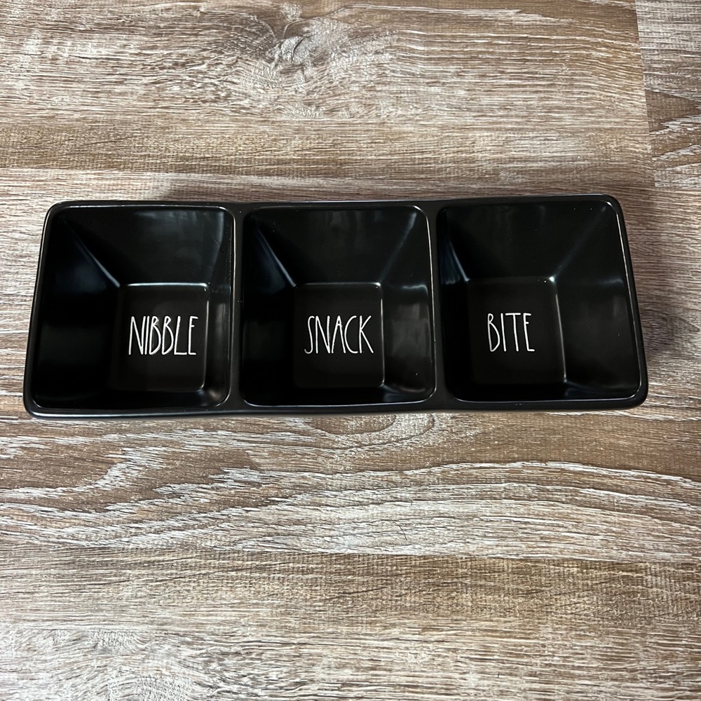 Rae Dunn- Snack dish